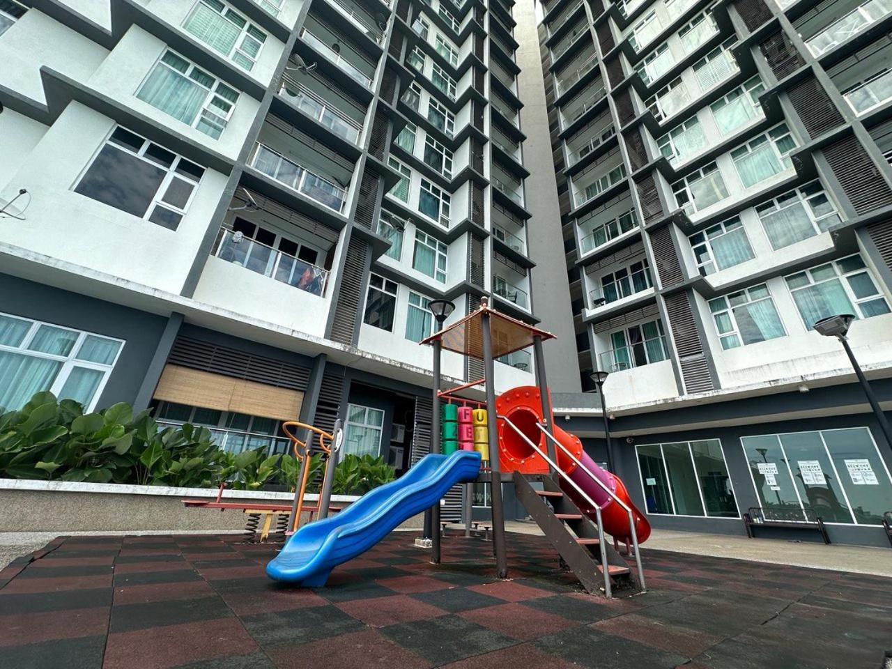 Cahaya Qaira Homestay @ D'Perdana Кота Бару Екстериор снимка
