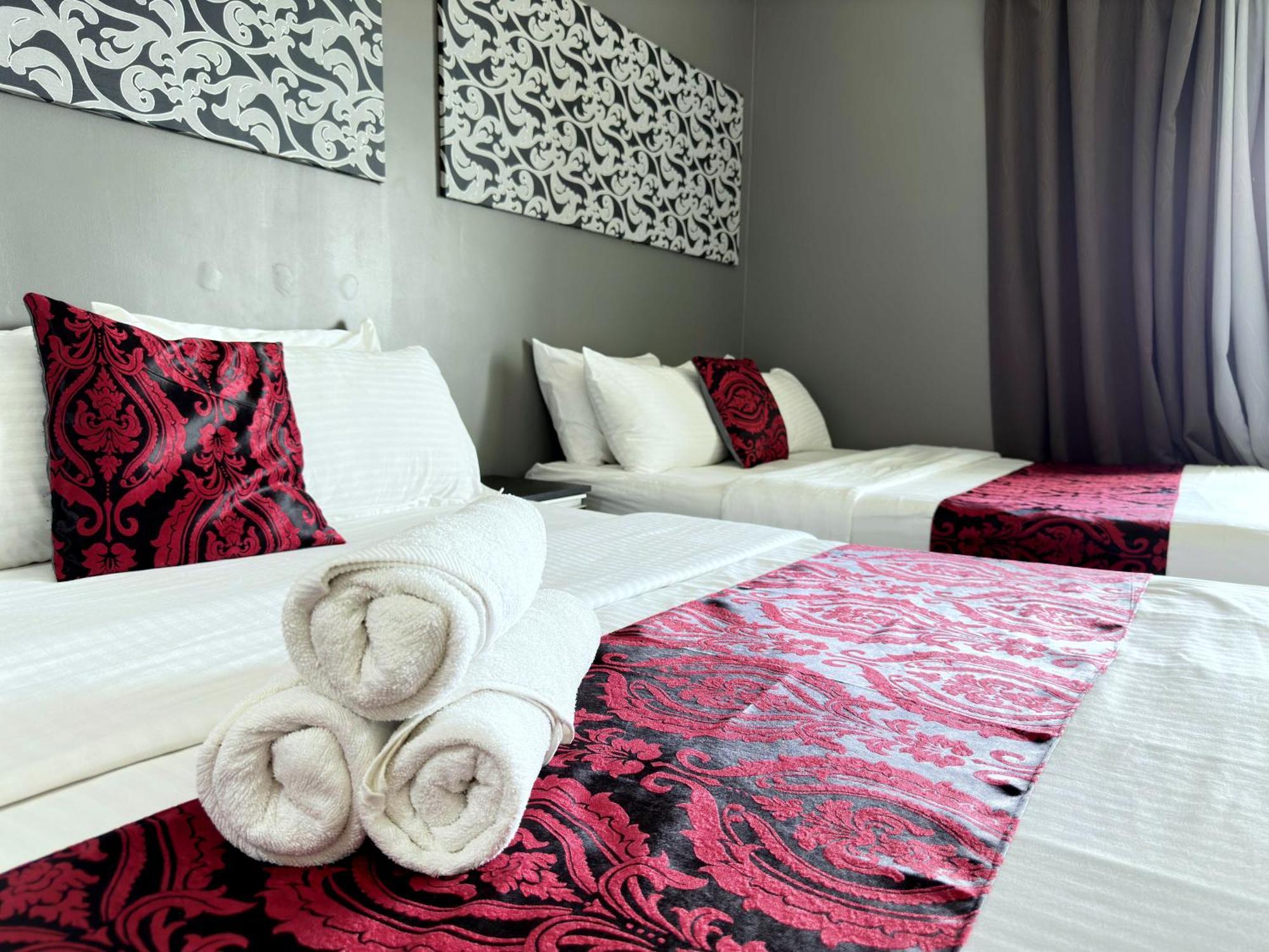 Cahaya Qaira Homestay @ D'Perdana Кота Бару Екстериор снимка